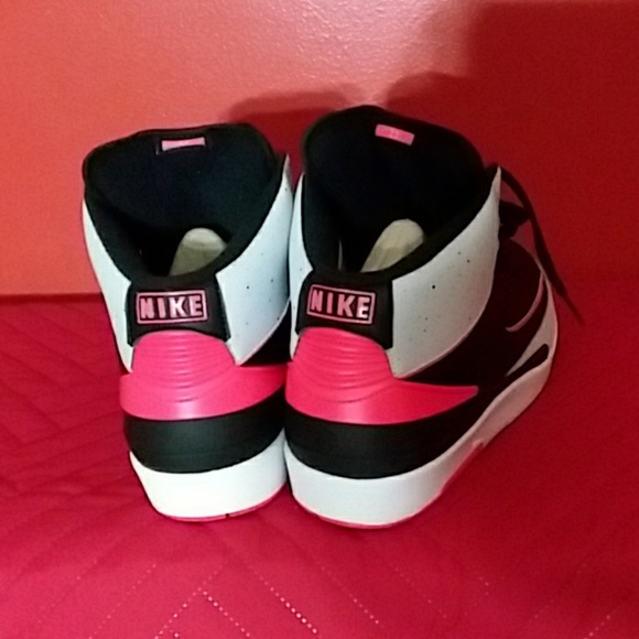 Sneakers - Picture 2 of 5